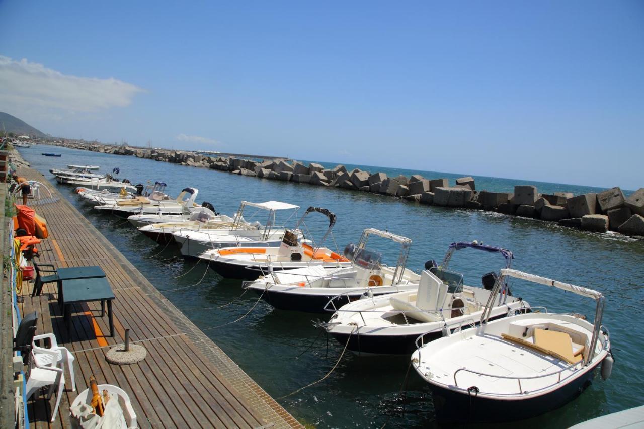 Salerno Mare E Luci Deluxe Apartment Ngoại thất bức ảnh