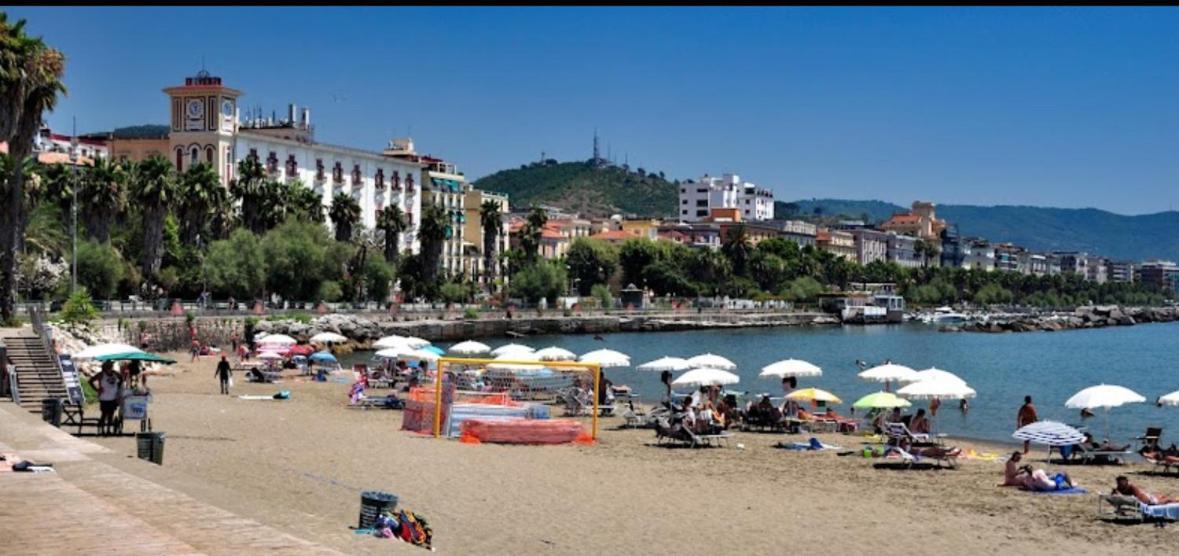 Salerno Mare E Luci Deluxe Apartment Ngoại thất bức ảnh