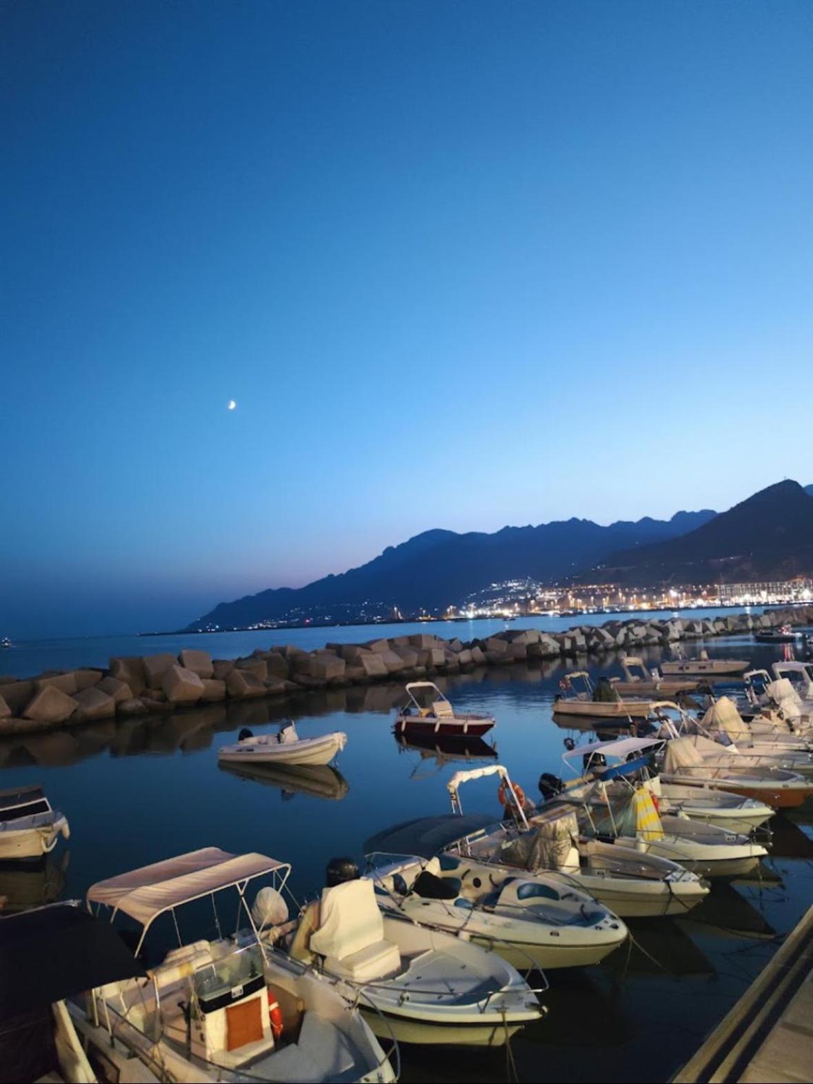 Salerno Mare E Luci Deluxe Apartment Ngoại thất bức ảnh